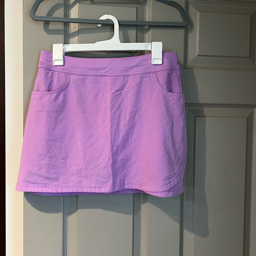 Callaway golf skort. Built in shorts. Front and back pockets. Size Medium.